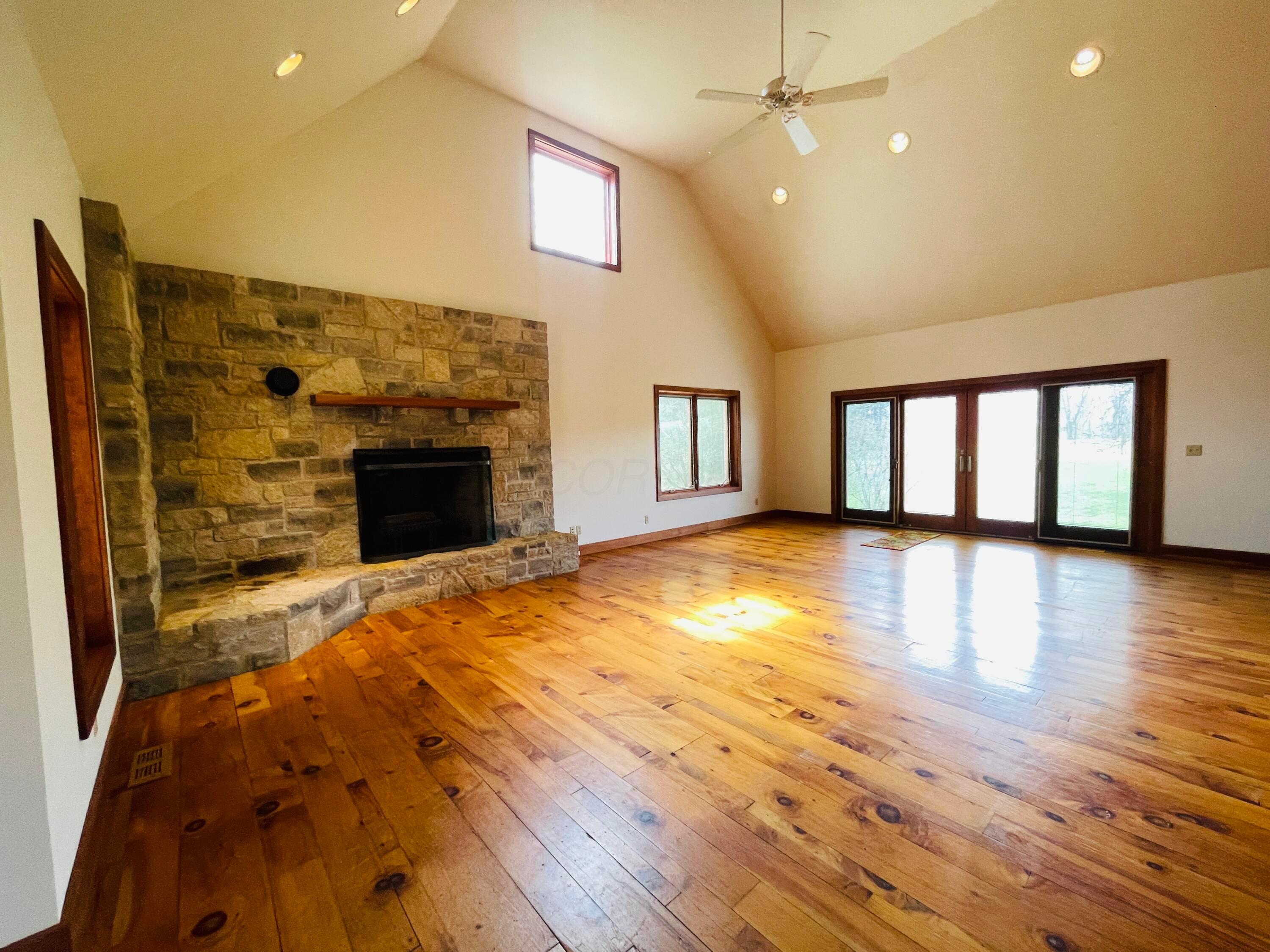 10887 Kenyon Road Mount Vernon, OH 43050 - Photo 2 of 57 4