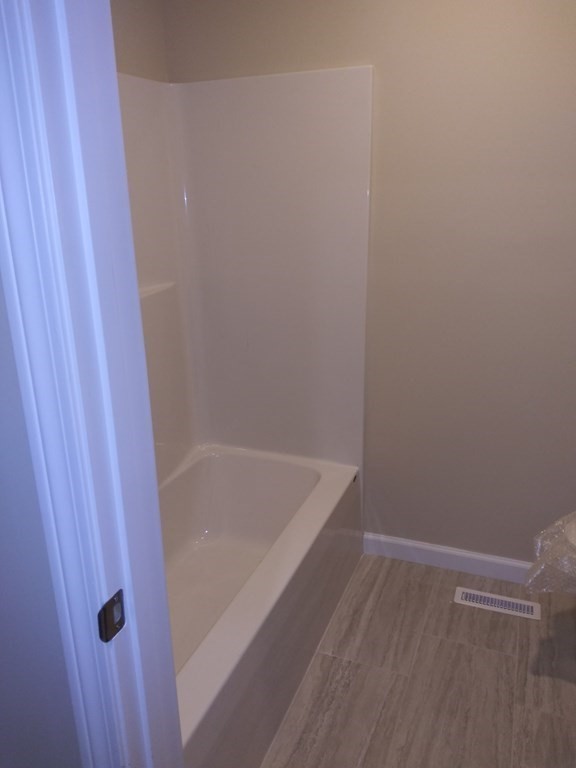 21-23 Massasoit Place Springfield, MA 01107 - Photo 6 of 14 Gallery Image 6