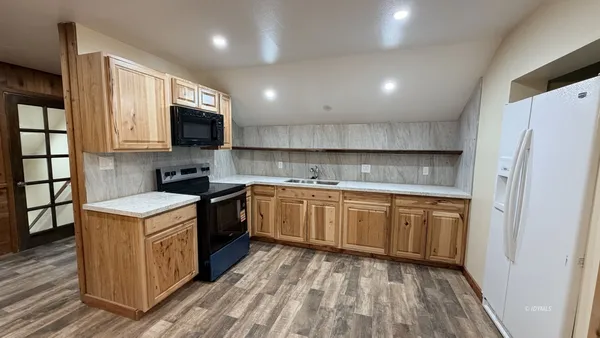 $2,200 | 54141 Pine Crest Avenue, Unit B, Idyllwild, CA 92549