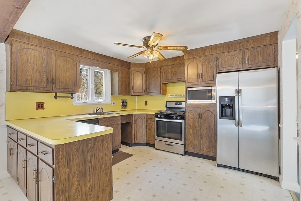 10 Bowman Road Billerica, MA 01821 - Photo 3 of 16
