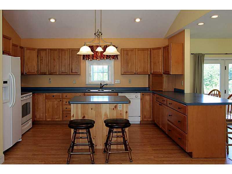 696 River Road Windham, ME 04062 - Photo 11 of 35 Kitchen.