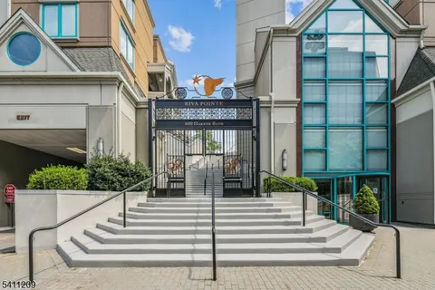 $785,000 | 600 Harbor Boulevard, Unit 926, Weehawken, NJ 07086