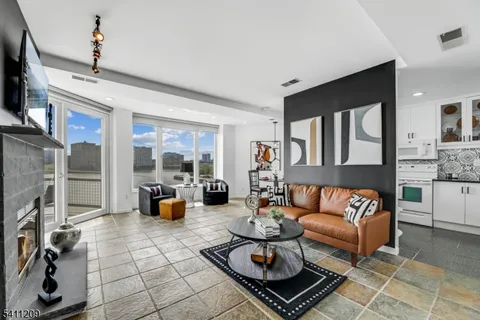 $785,000 | 600 Harbor Boulevard, Unit 926, Weehawken, NJ 07086