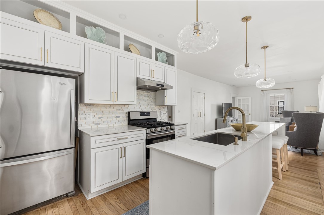 17 Old Beach Road Newport, RI 02840 - Photo 14 of 40