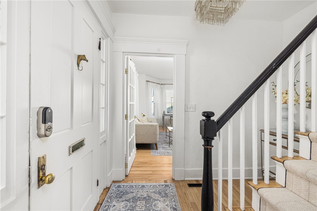 17 Old Beach Road Newport, RI 02840 - Photo 3 of 40