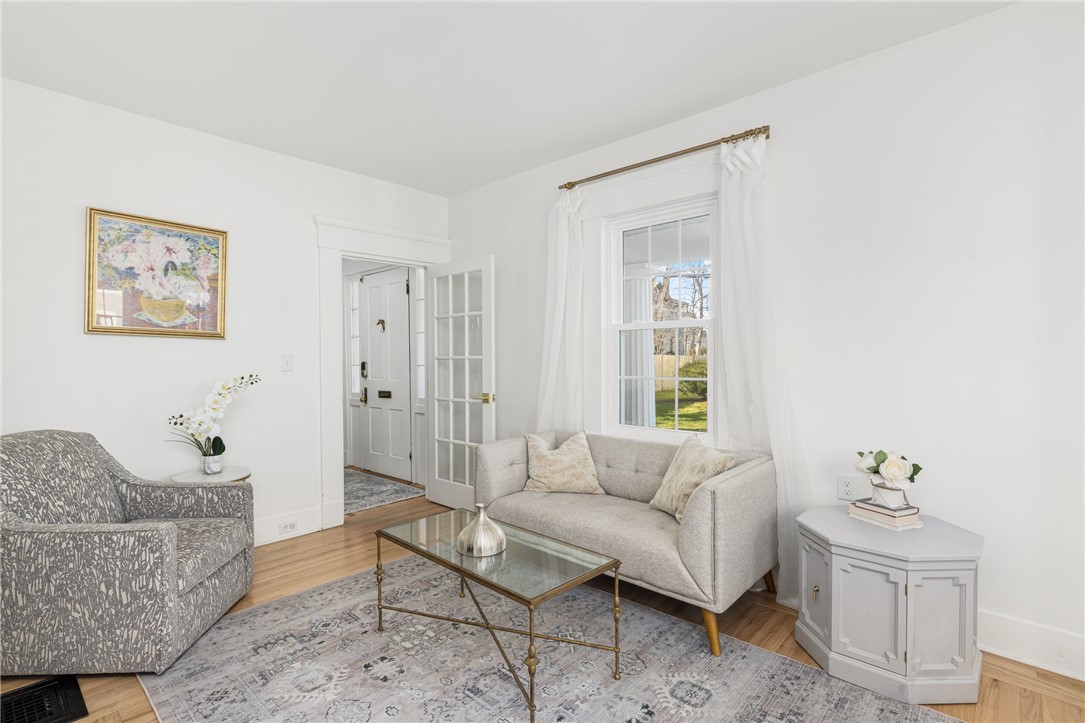 17 Old Beach Road Newport, RI 02840 - Photo 4 of 40