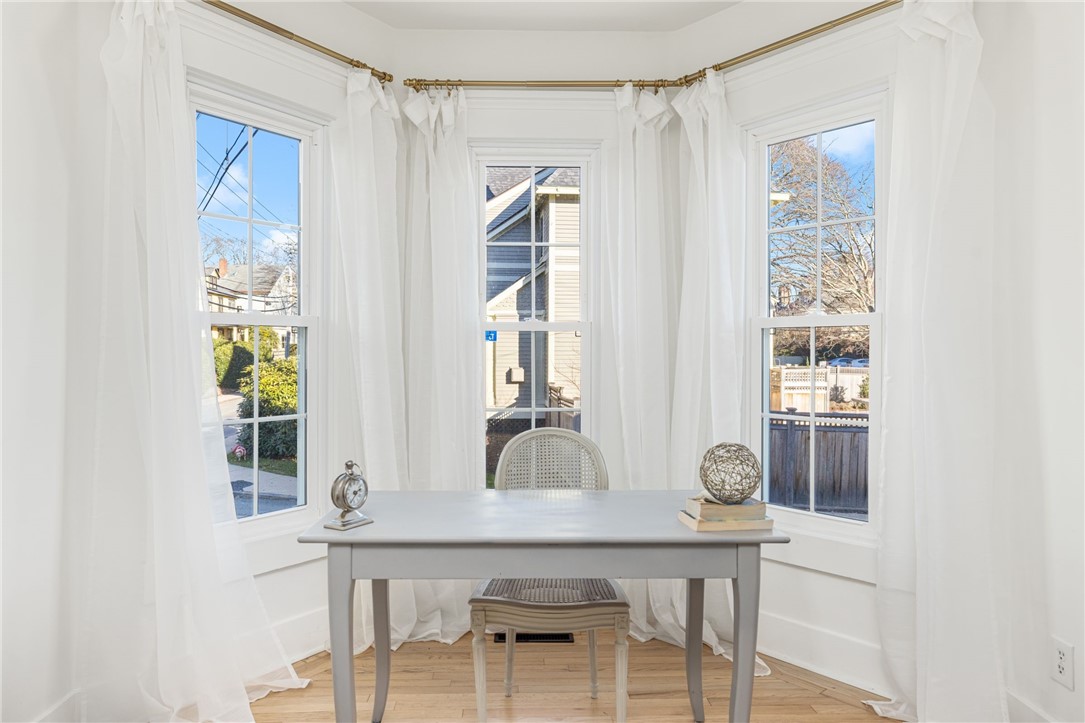 17 Old Beach Road Newport, RI 02840 - Photo 5 of 40