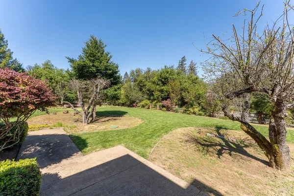 $940,000 | 1595 Crane Terrace, Ukiah, CA 95482