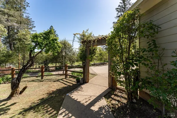 $940,000 | 1595 Crane Terrace, Ukiah, CA 95482
