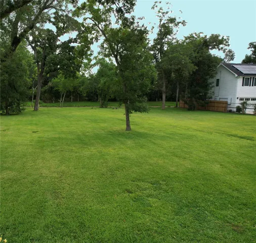 a house view with a garden