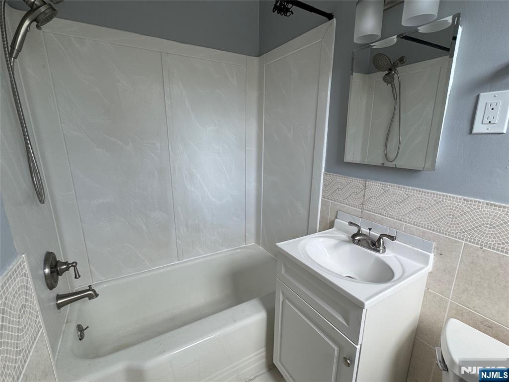 196-rock Rock Road, Unit 2A Glen Rock, NJ 07452 - Photo 22 of 26 a bathroom with a sink a toilet and bathtub