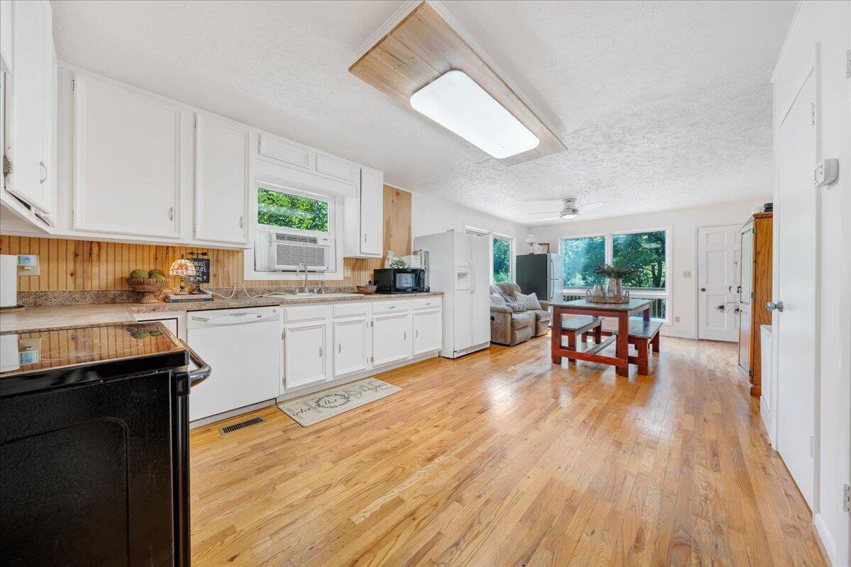 5020 Grove Hill Road Fincastle, VA 24090 - Photo 12 of 96 009-MIB07056