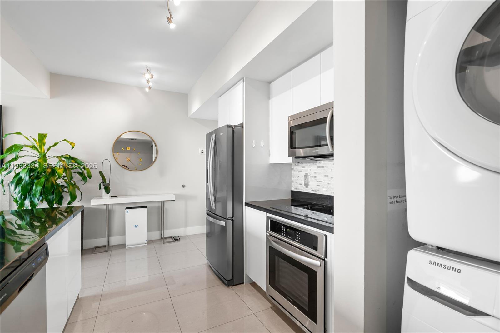 92 Southwest 3rd Street, Unit 4702 Miami, FL 33130 - Photo 16 of 47 a kitchen with a refrigerator and a stove