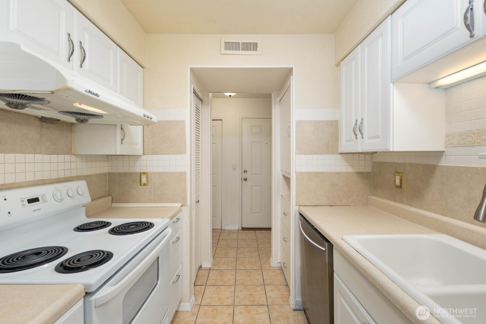 14510 124th Avenue Northeast, Unit C28 Kirkland, WA 98034 - Photo 5 of 16