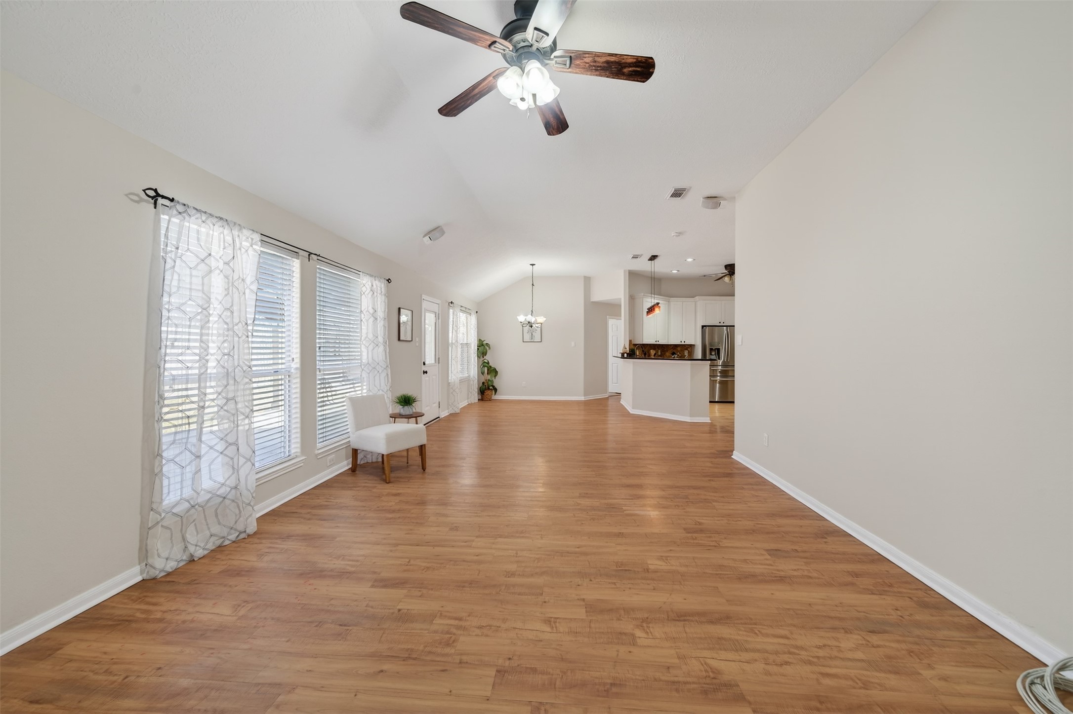 31302 Perlican Drive Spring, TX 77386 - Photo 6 of 22 View of living room into kitchen and breakfast nook.
