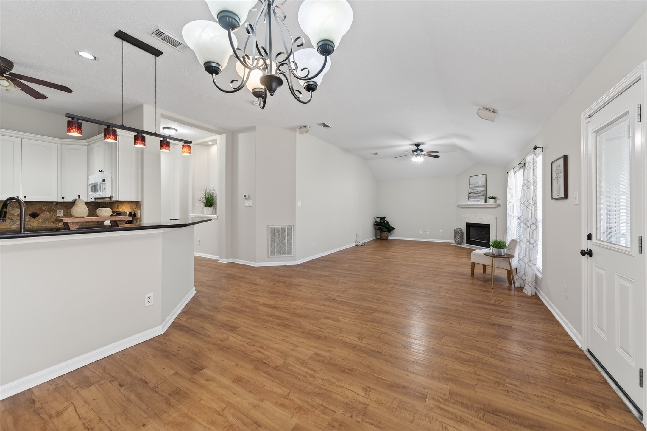 31302 Perlican Drive Spring, TX 77386 - Photo 22 of 22 Open floor plan the entry, kitchen, living and breakfast room all connect.