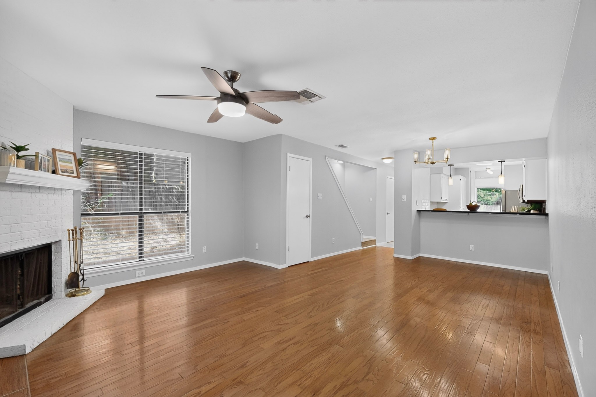 3801 Menchaca Road, Unit 25 Austin, TX 78704 - Photo 7 of 27 Living/dining/kitchen