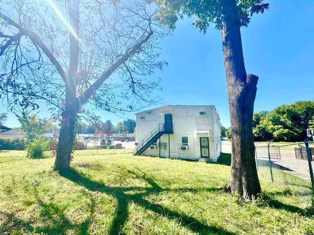 a view of a house with a yard