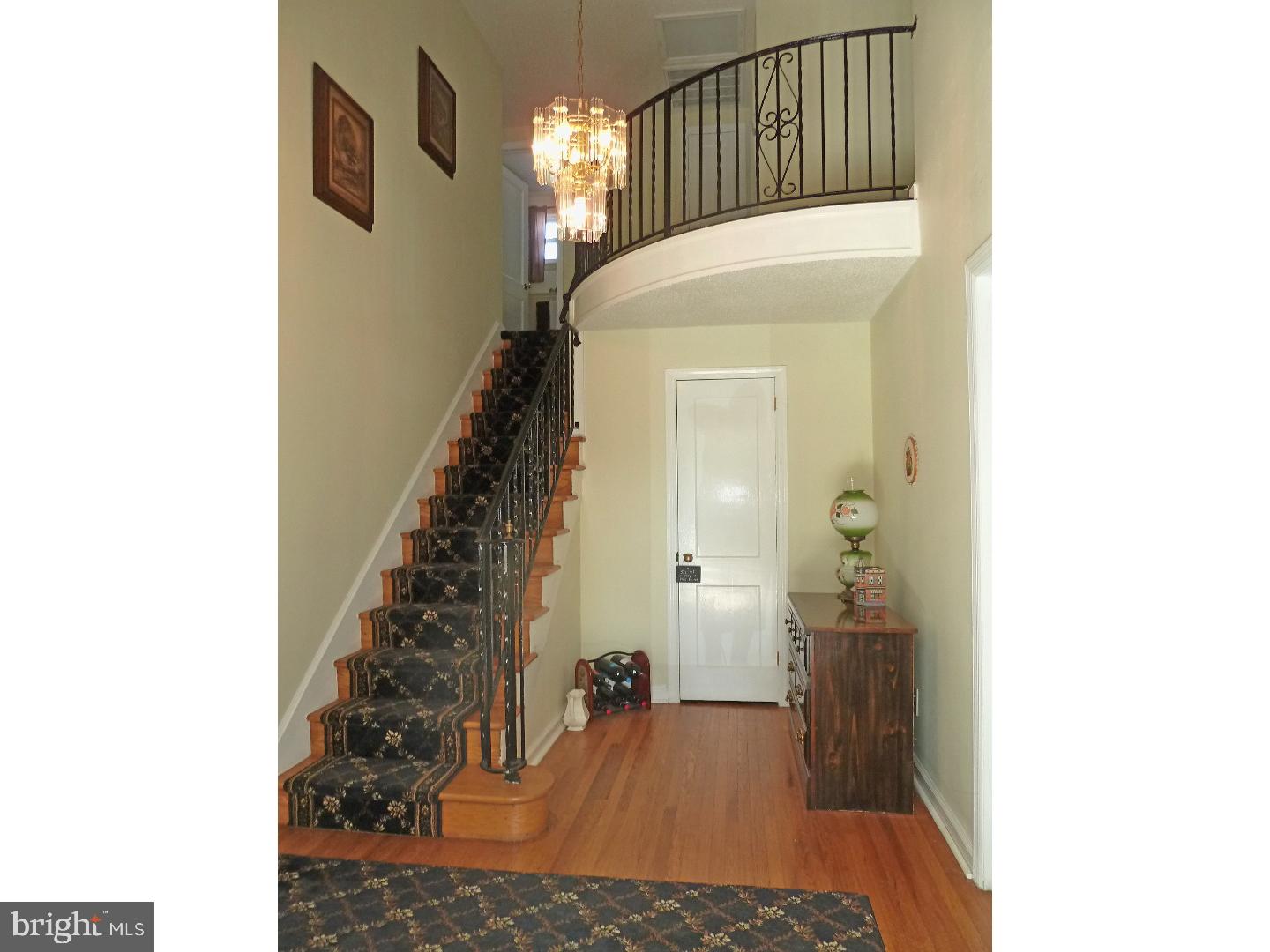 60 Elfreth Road Huntingdon Valley, PA 19006 - Photo 2 of 24 Foyer