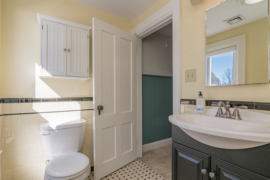 21 Lyman Road, Unit B Northampton, MA 01060 - Photo 13 of 24