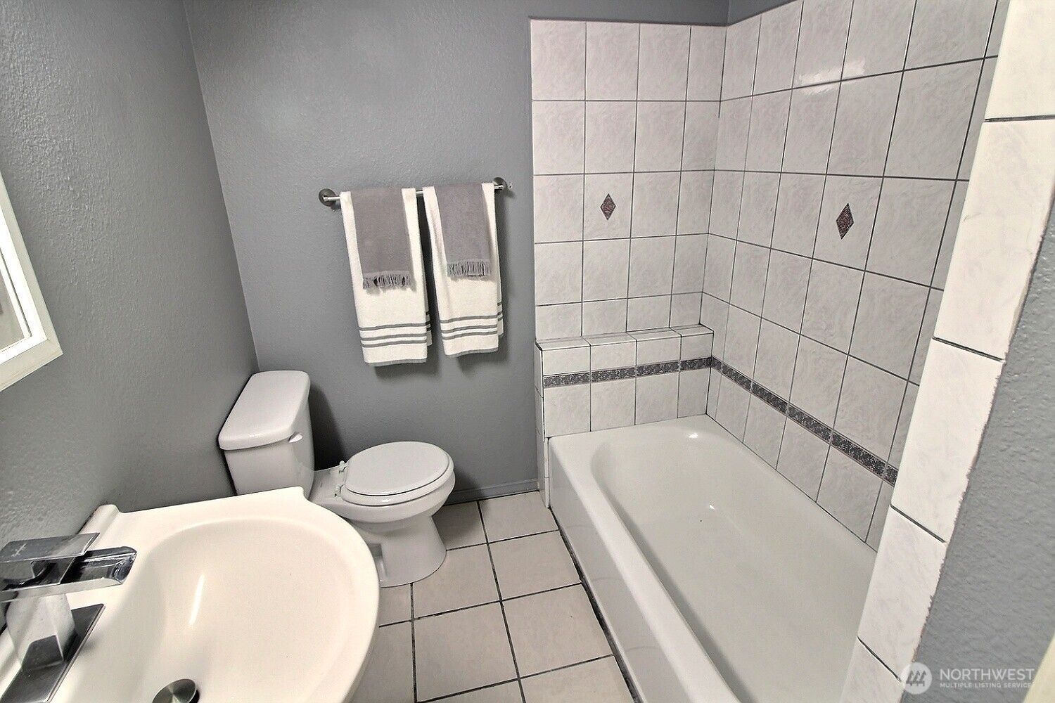 2309 Northeast 9th Place Renton, WA 98056 - Photo 18 of 38 a bathroom with a toilet and bathtub
