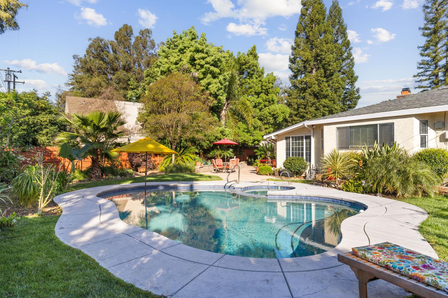 5108 Laurelview Avenue Carmichael, CA 95608 - Photo 3 of 36