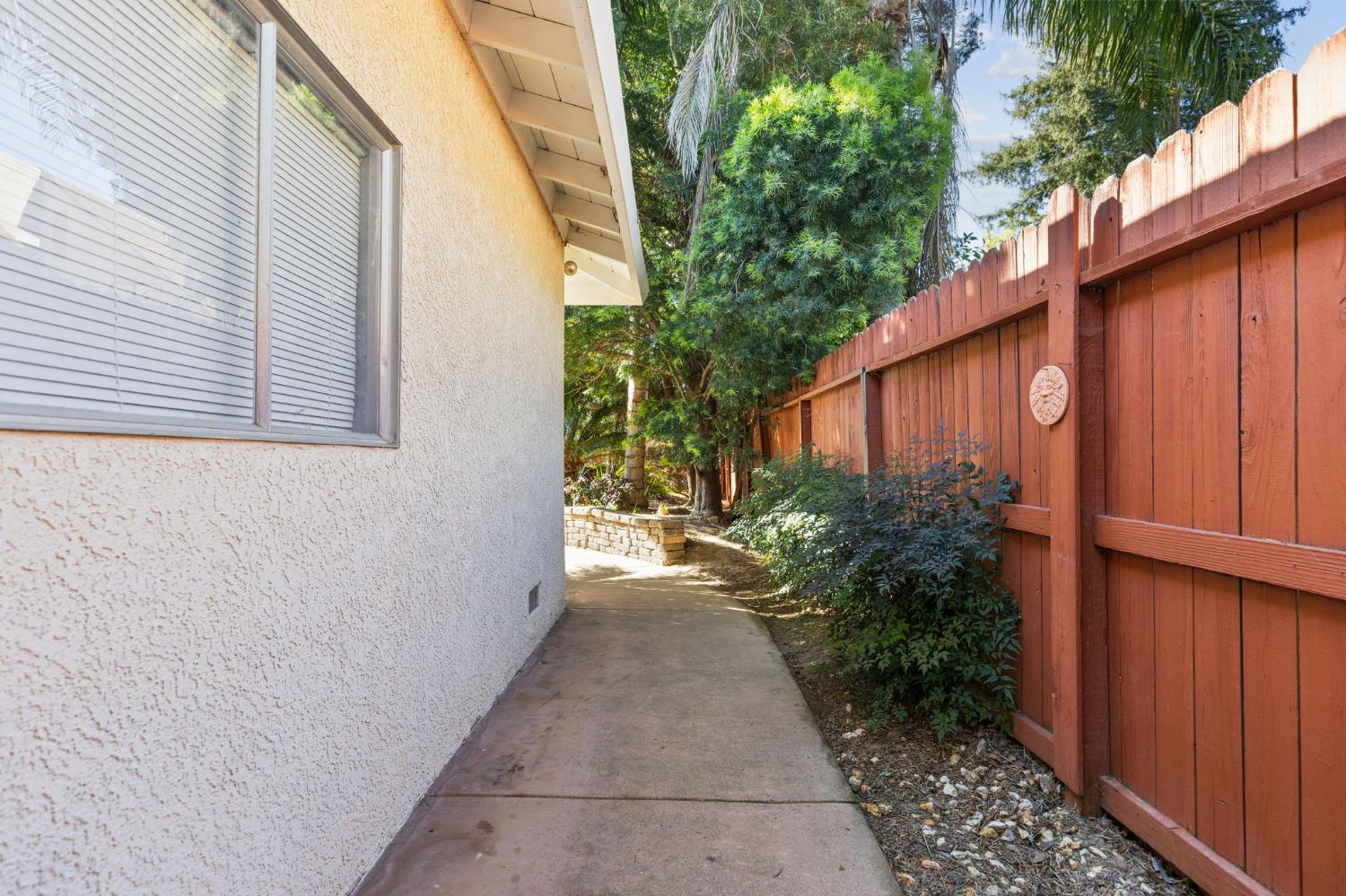 5108 Laurelview Avenue Carmichael, CA 95608 - Photo 33 of 36