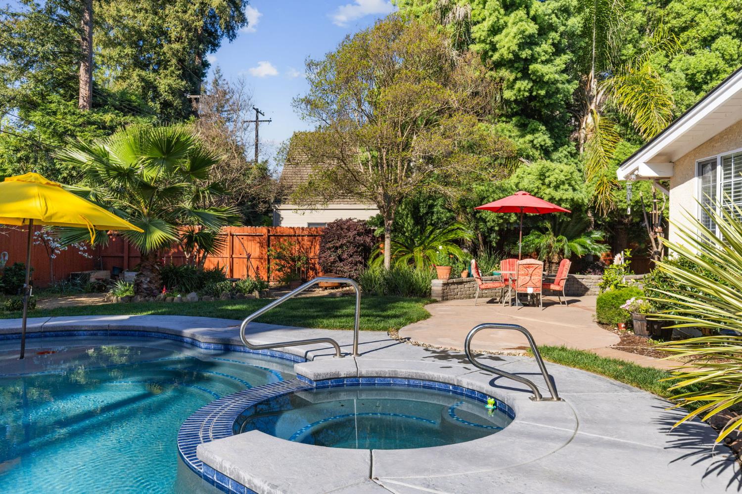 5108 Laurelview Avenue Carmichael, CA 95608 - Photo 4 of 36