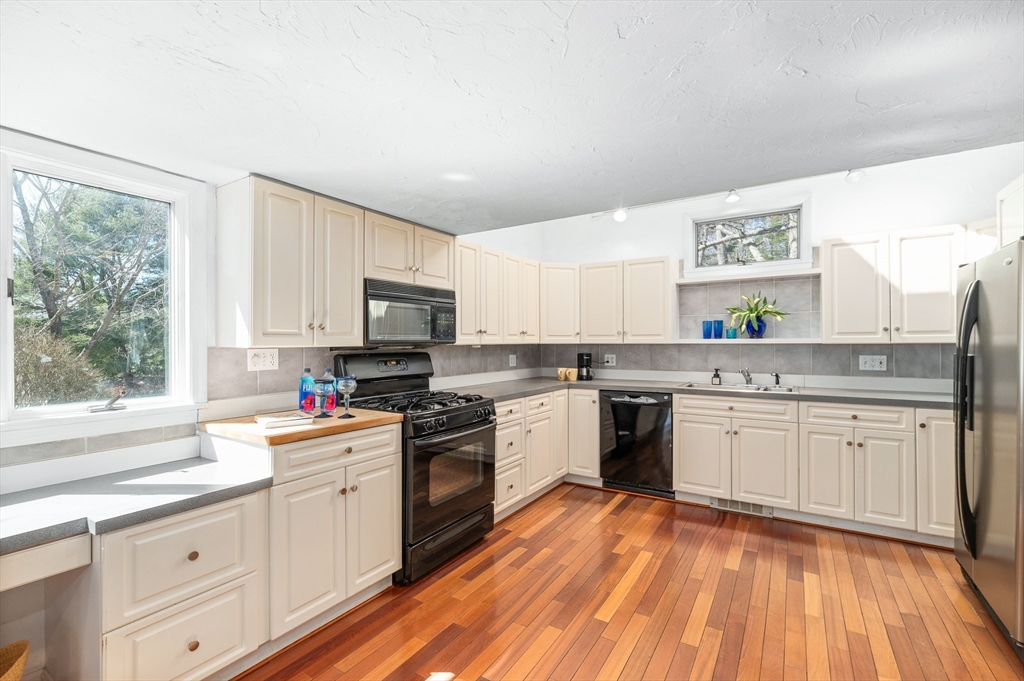 45-43 Englewood Road Gloucester, MA 01930 - Photo 11 of 37