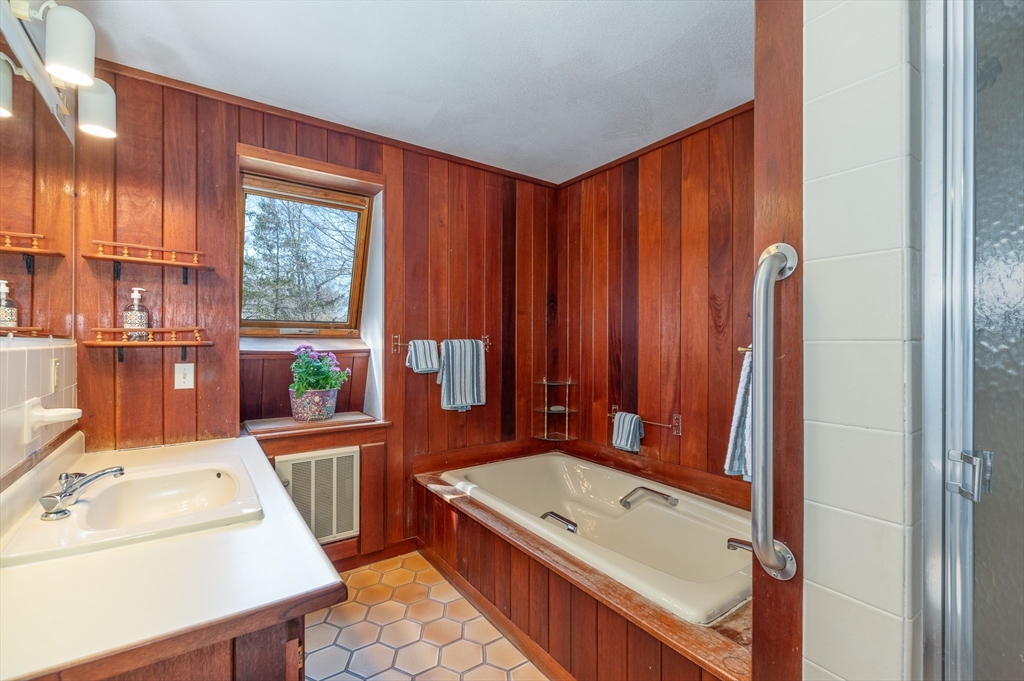 45-43 Englewood Road Gloucester, MA 01930 - Photo 18 of 37