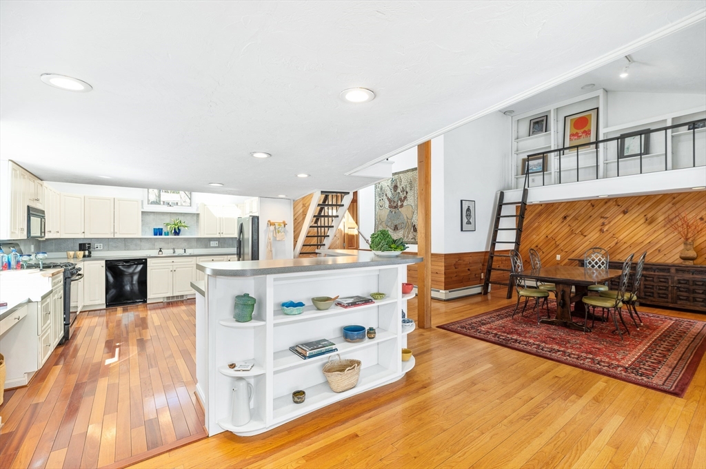 45-43 Englewood Road Gloucester, MA 01930 - Photo 9 of 37