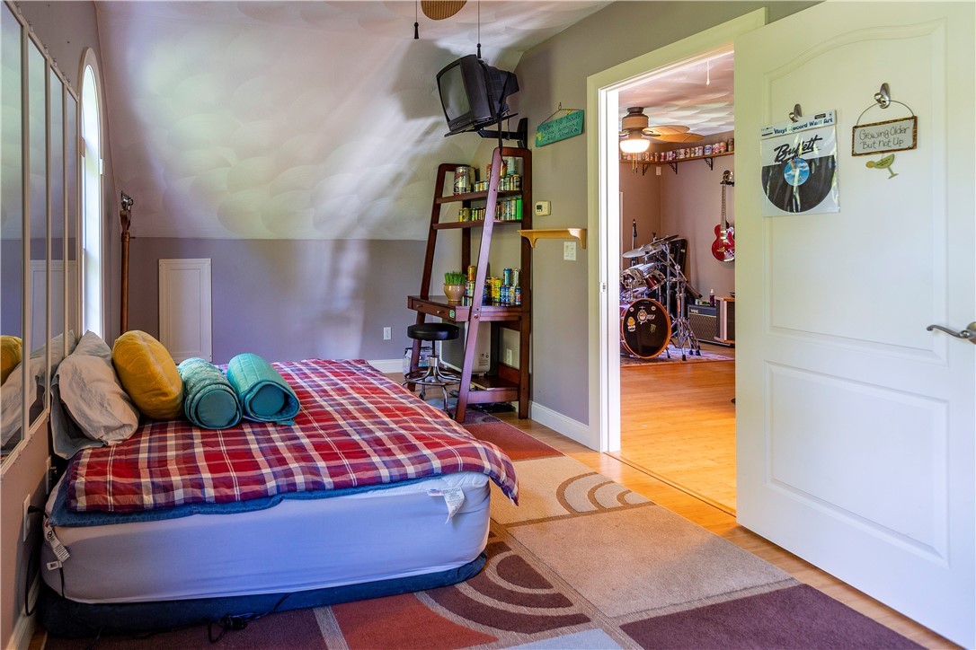 50 Crest Drive Cranston, RI 02921 - Photo 48 of 50 Second bedroom.