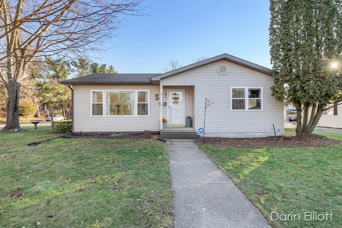 847 Harrison Street Belding, MI 48809 - Photo 1 of 28 IMG_1000