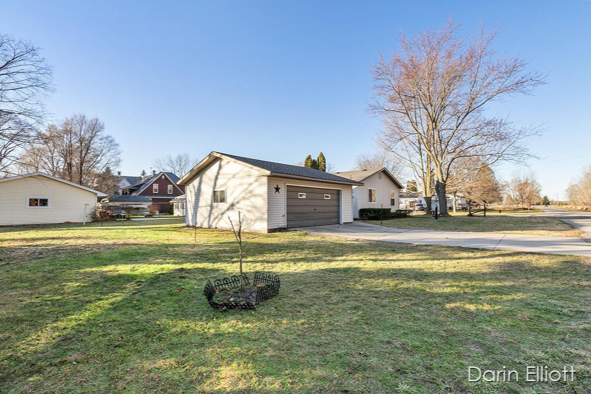 847 Harrison Street Belding, MI 48809 - Photo 27 of 28 IMG_1026