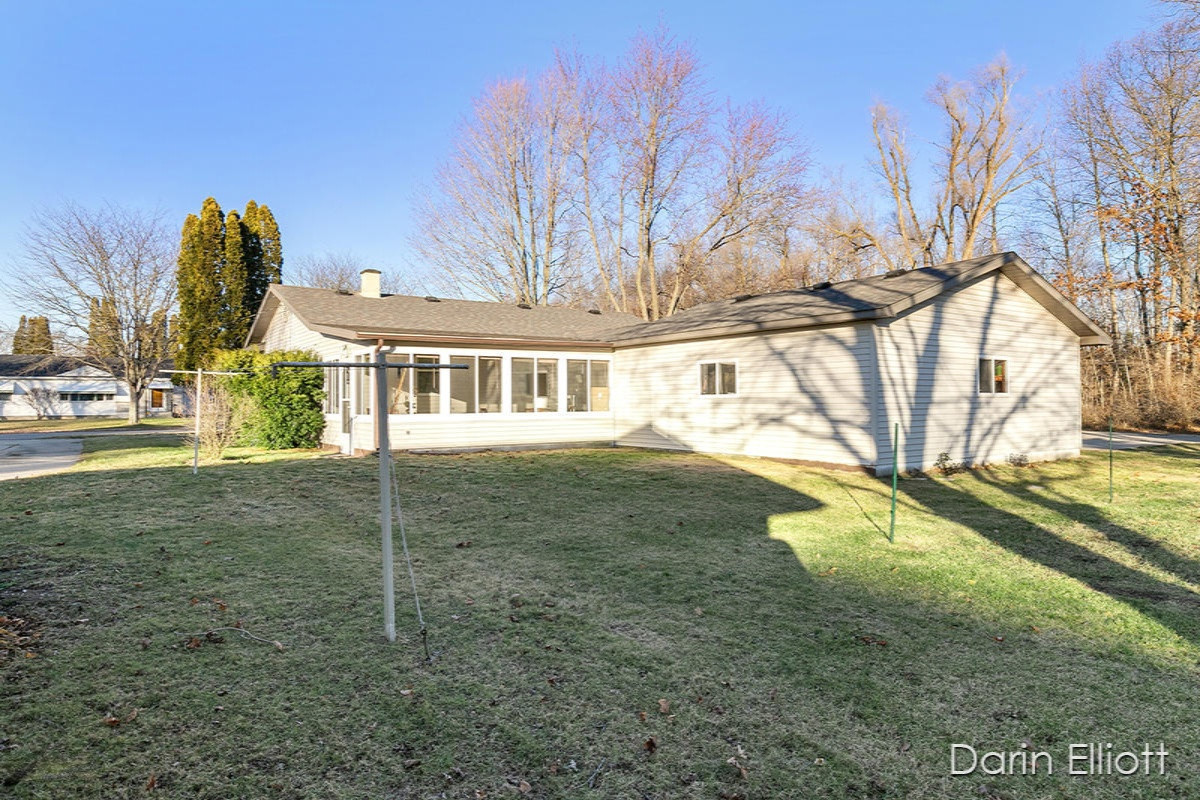 847 Harrison Street Belding, MI 48809 - Photo 5 of 28 IMG_1023