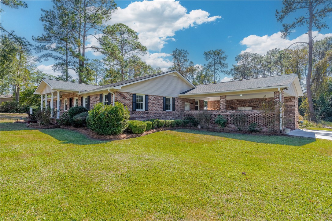 1502 Seminole Trail Waycross, GA 31501 - Photo 2 of 29