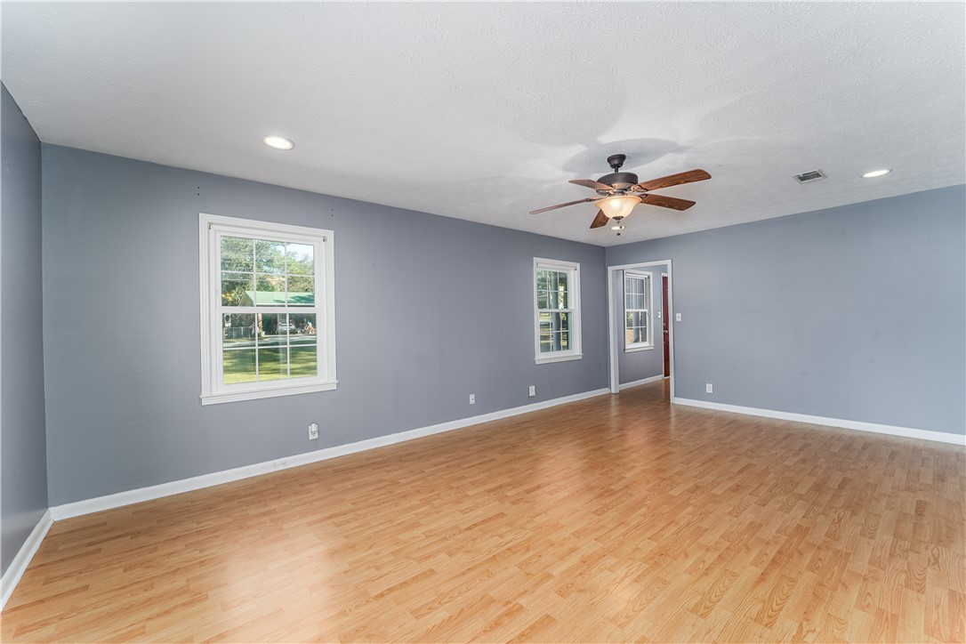 1502 Seminole Trail Waycross, GA 31501 - Photo 4 of 29