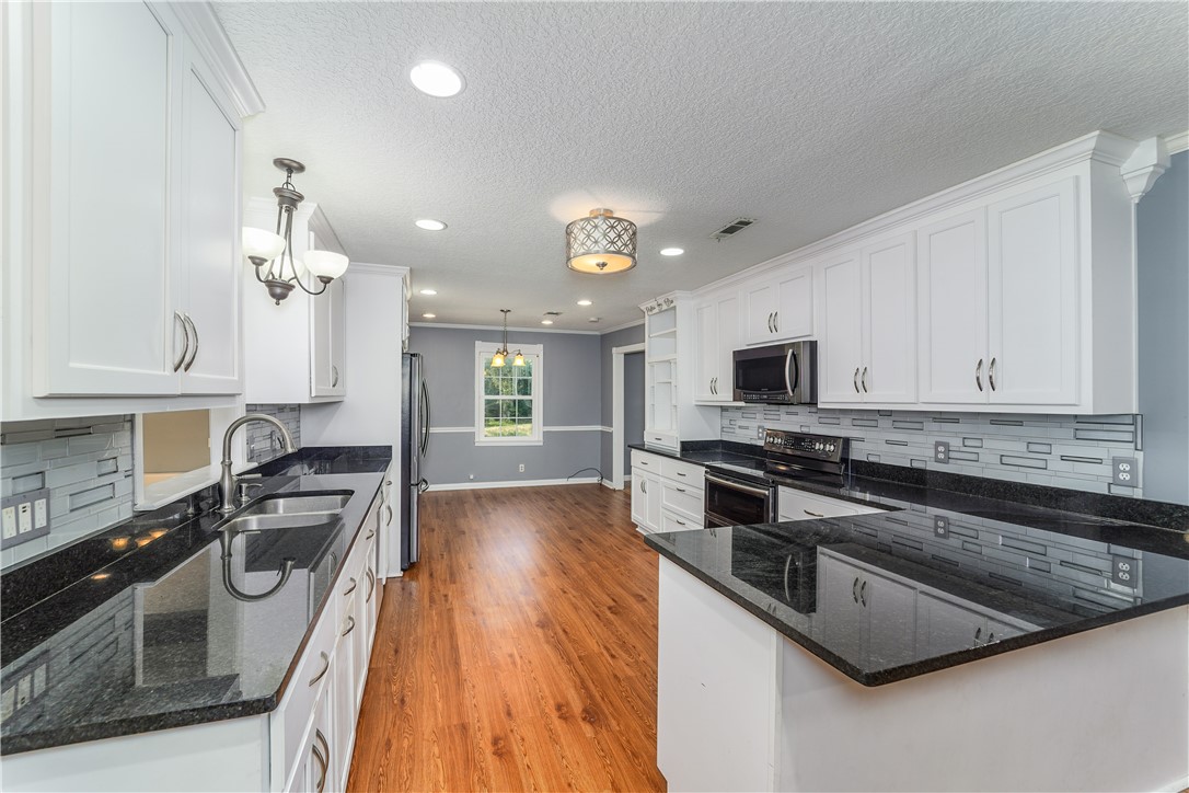 1502 Seminole Trail Waycross, GA 31501 - Photo 7 of 29