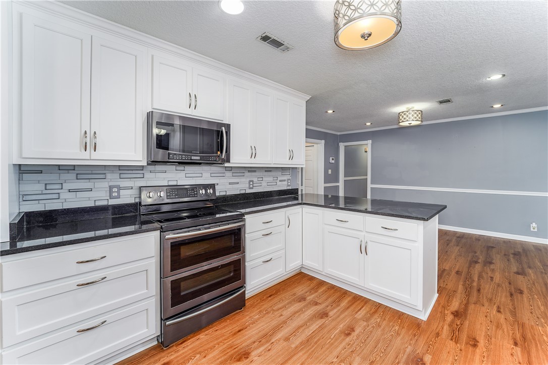 1502 Seminole Trail Waycross, GA 31501 - Photo 8 of 29