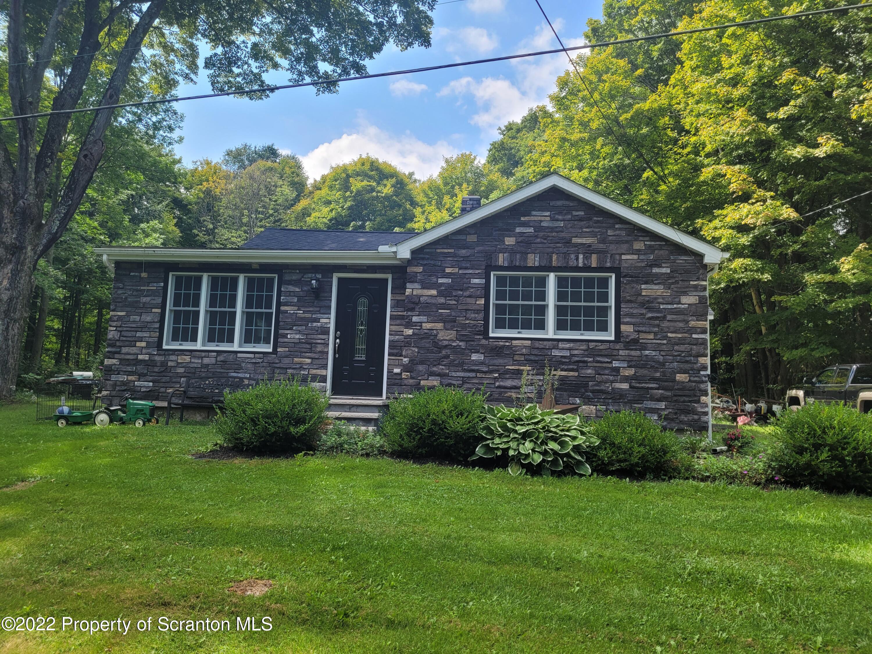 25 Bailor Road Moscow, PA 18444 - Photo 1 of 17 Gallery Image 1