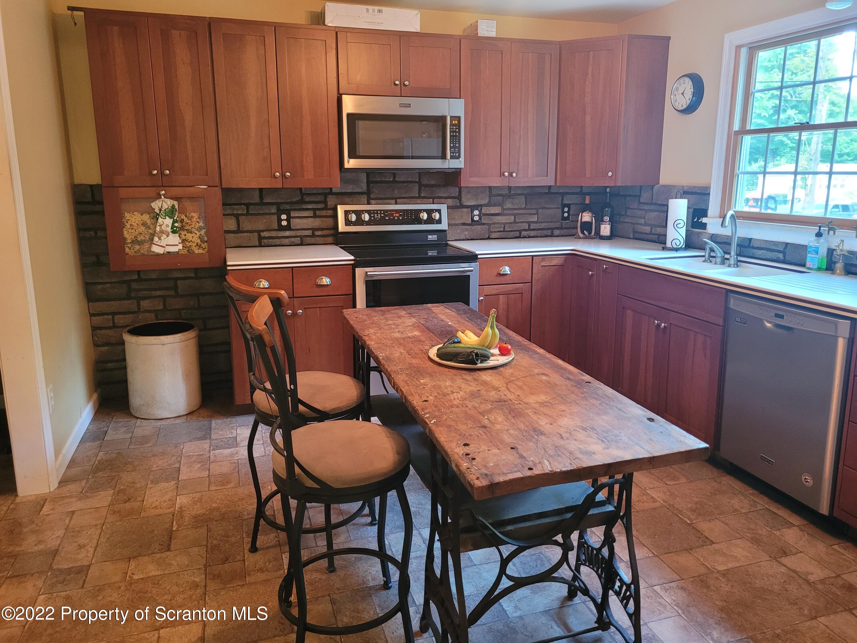 25 Bailor Road Moscow, PA 18444 - Photo 3 of 17 Gallery Image 3