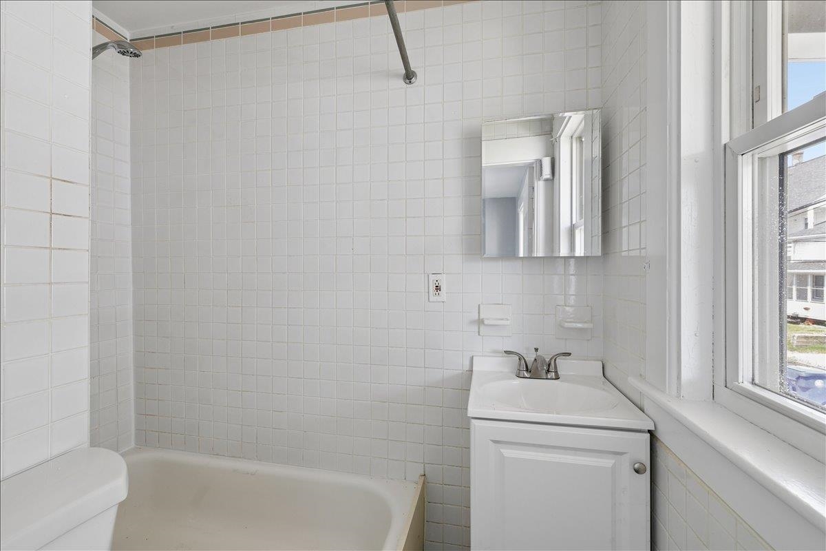 336 Spruce Street Manchester, NH 03103 - Photo 38 of 44