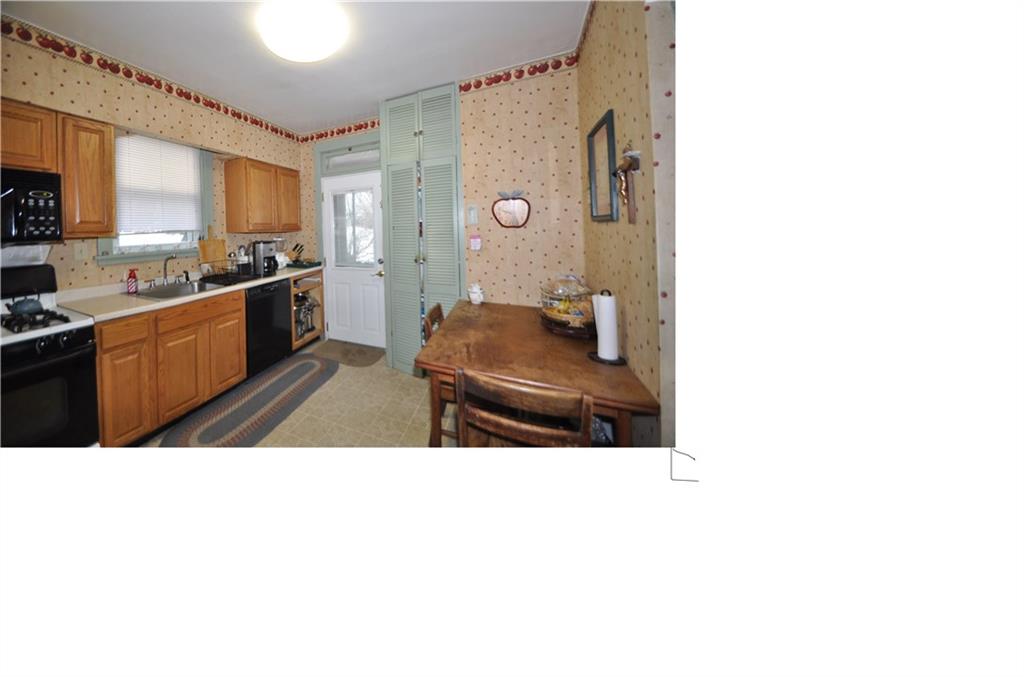 1301 Sharps Hill Road Pittsburgh, PA 15215 - Photo 4 of 23 Eat in kitchen.
