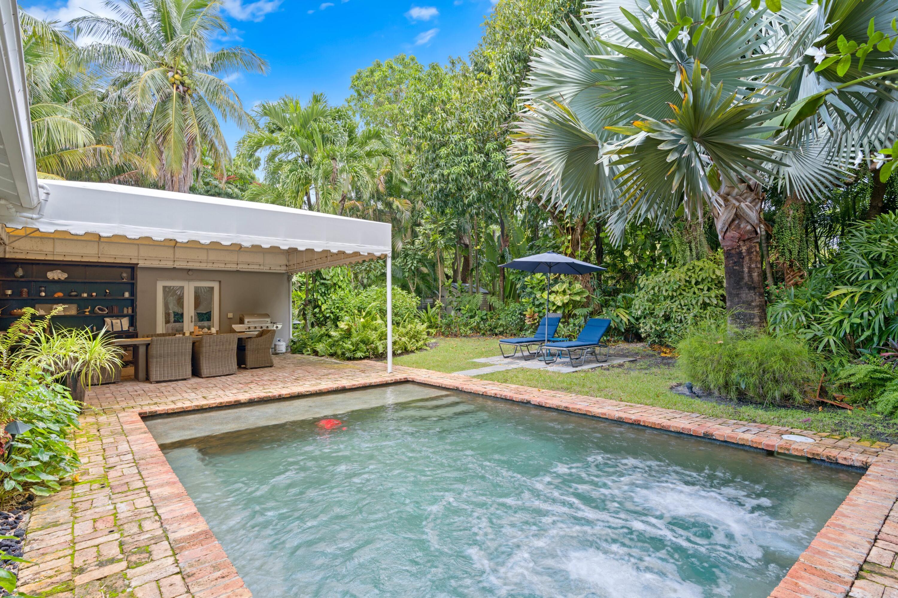 733 Sunset Road West Palm Beach, FL 33401 - Photo 23 of 32 Pool