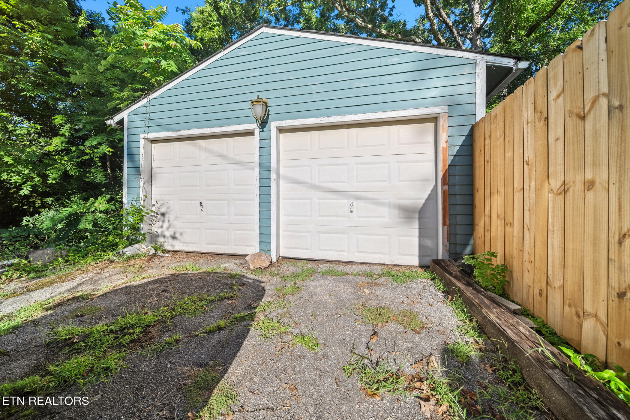 4303 Pleasant Ridge Road Knoxville, TN 37912 - Photo 21 of 23 GARAGE