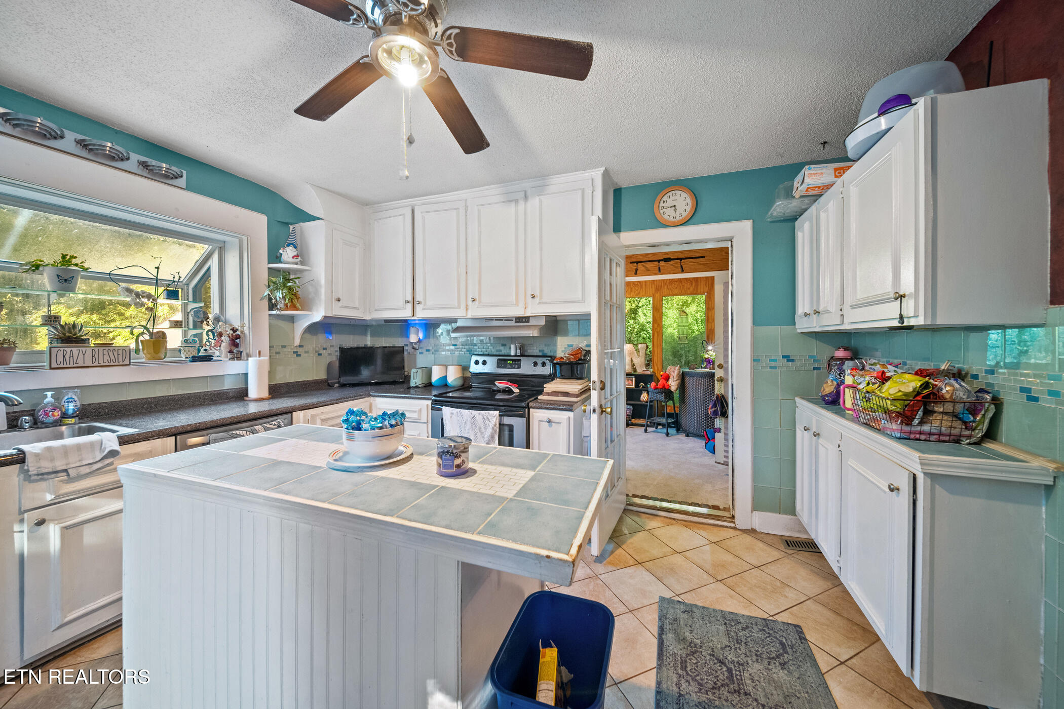 4303 Pleasant Ridge Road Knoxville, TN 37912 - Photo 6 of 23 KITCHEN