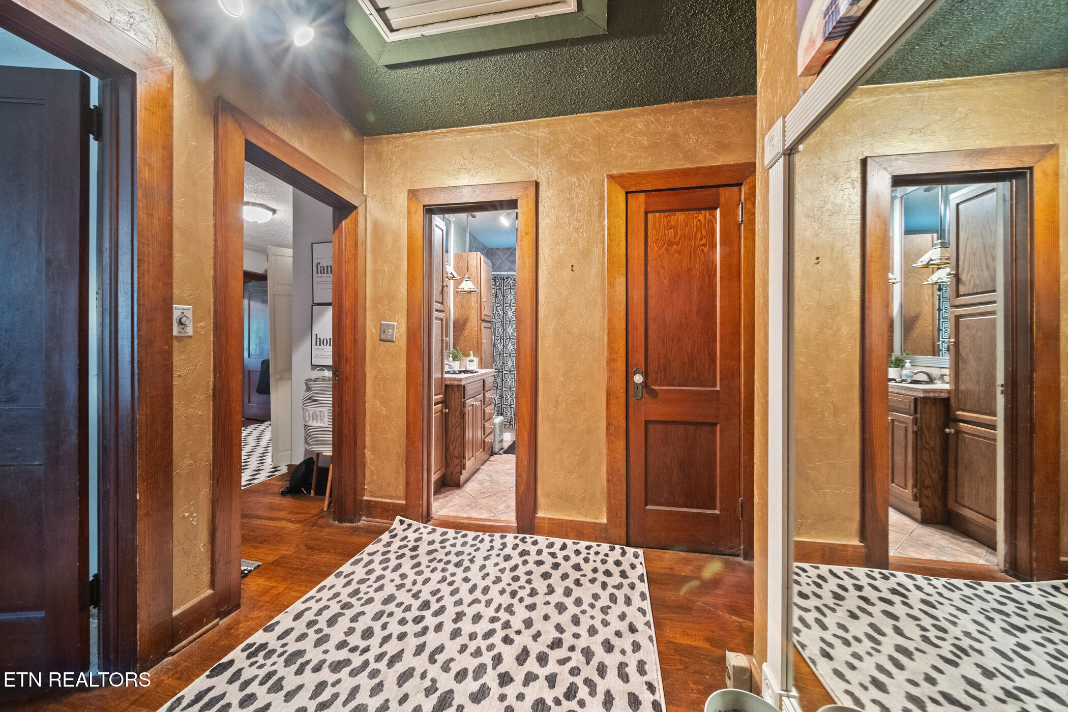 4303 Pleasant Ridge Road Knoxville, TN 37912 - Photo 10 of 23 HALLWAY