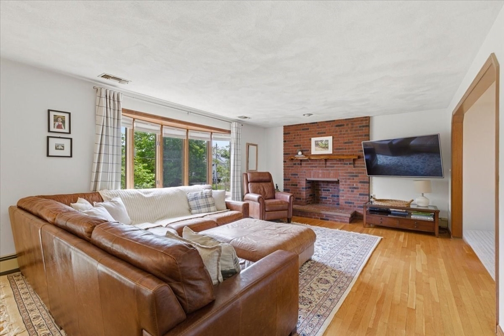 27 Feeney Road Norwood, MA 02062 - Photo 4 of 32