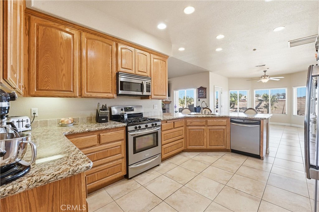 5773 Merito Road Hesperia, CA 92344 - Photo 7 of 33