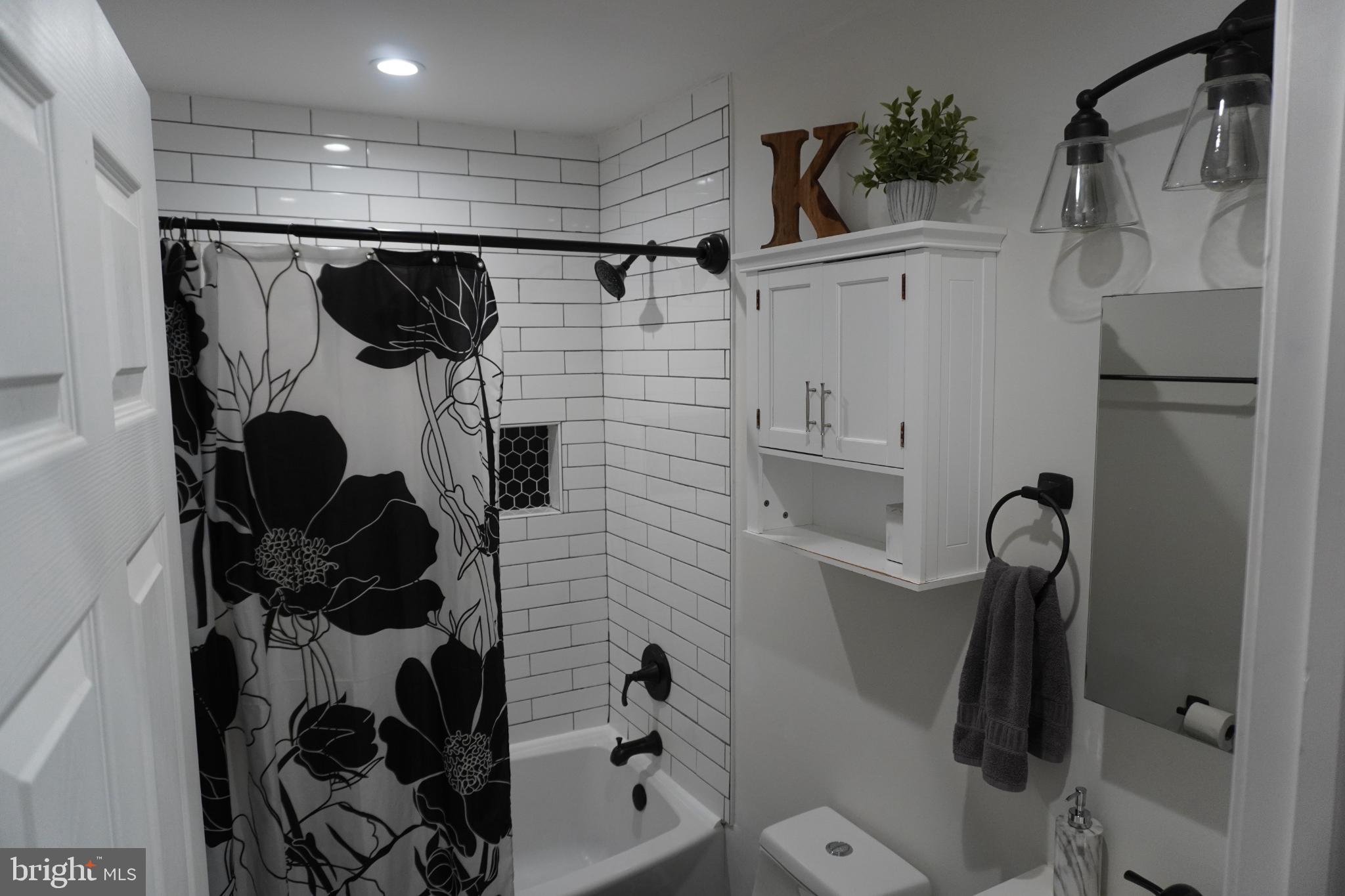 103 Tuscany Road Aston, PA 19014 - Photo 4 of 11 Updated and Neutral Bathroom